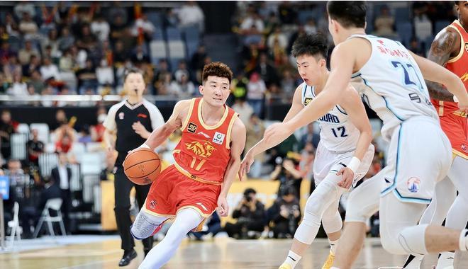 里程碑夜！广厦男篮内部沟通，CBA常规赛冲刺阶段刷纪录，引发热议，数据趋势出现新变化的简单介绍